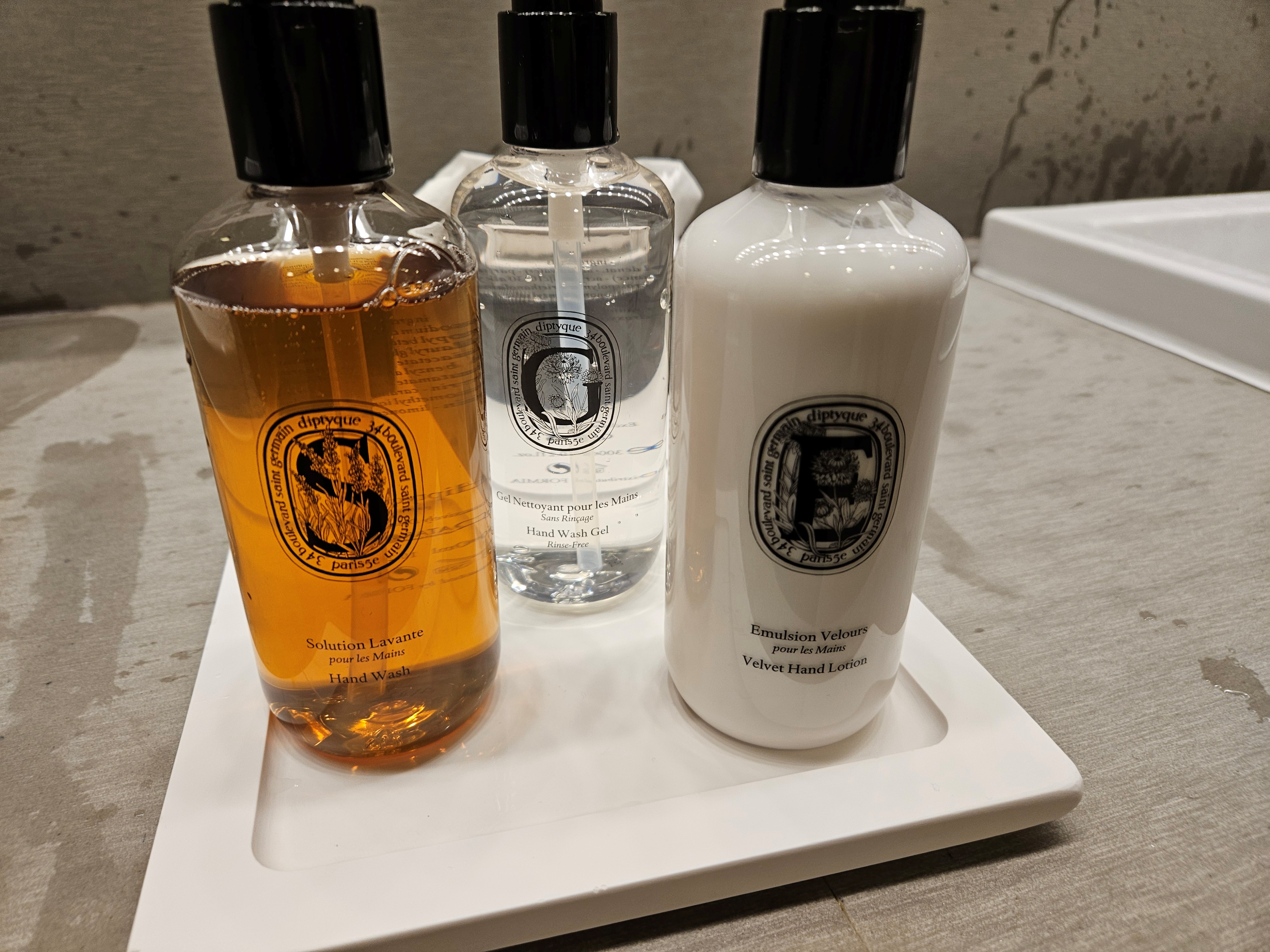 도하공항-알마하라운지-화장실-어메니티-딥디크-핸드워시-핸드젤-핸드크림