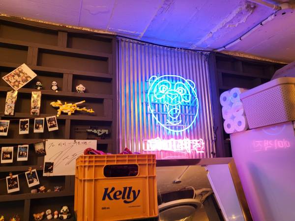 미미객잔-네온사인