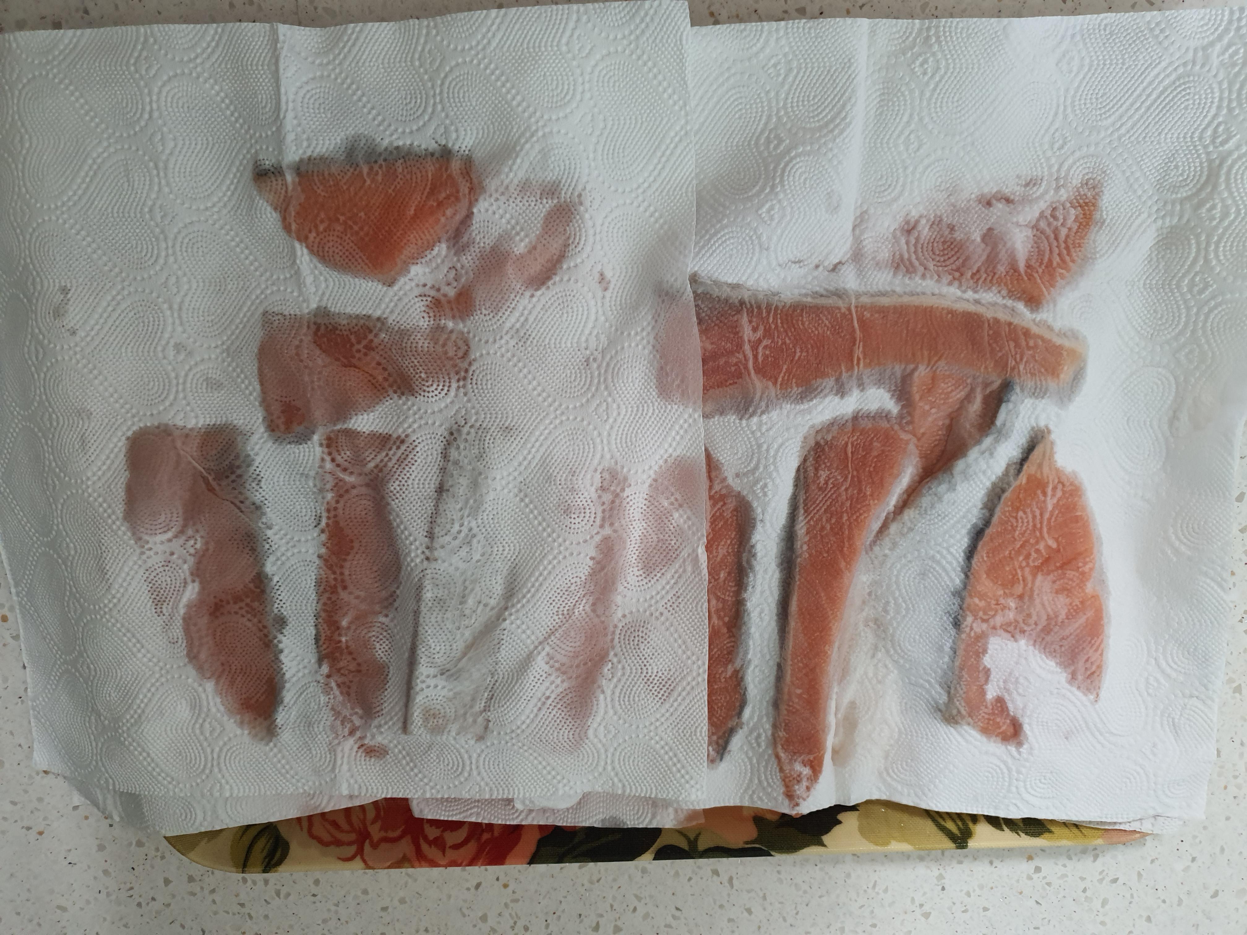 연어-물기는-꼭-제거합니다.