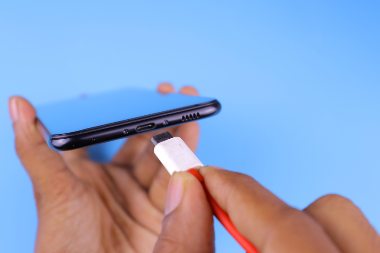 엉킨 케이블을 정리하는 초간단 꿀팁