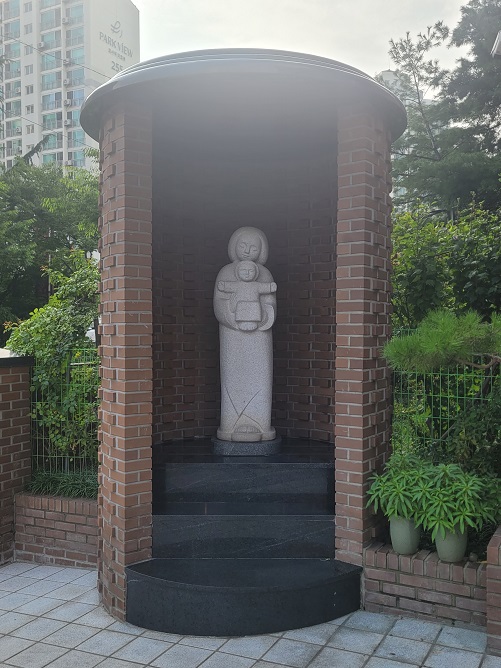 수원 정자꽃뫼성당 성모자상