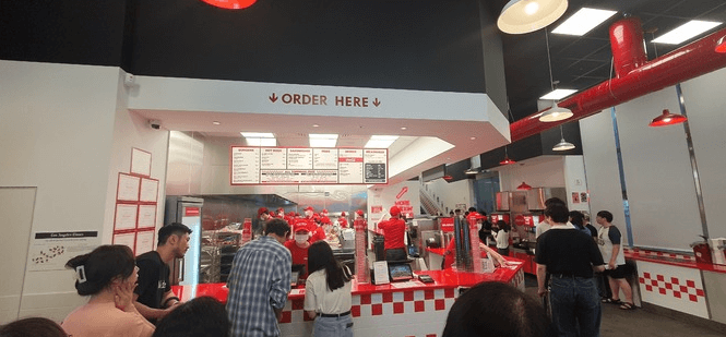 파이브가이즈-2호점-오픈-직원