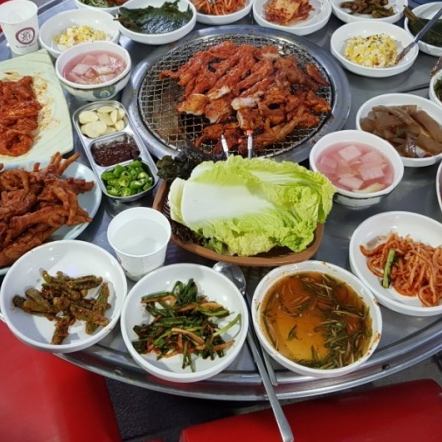 닭목살구이-상차림