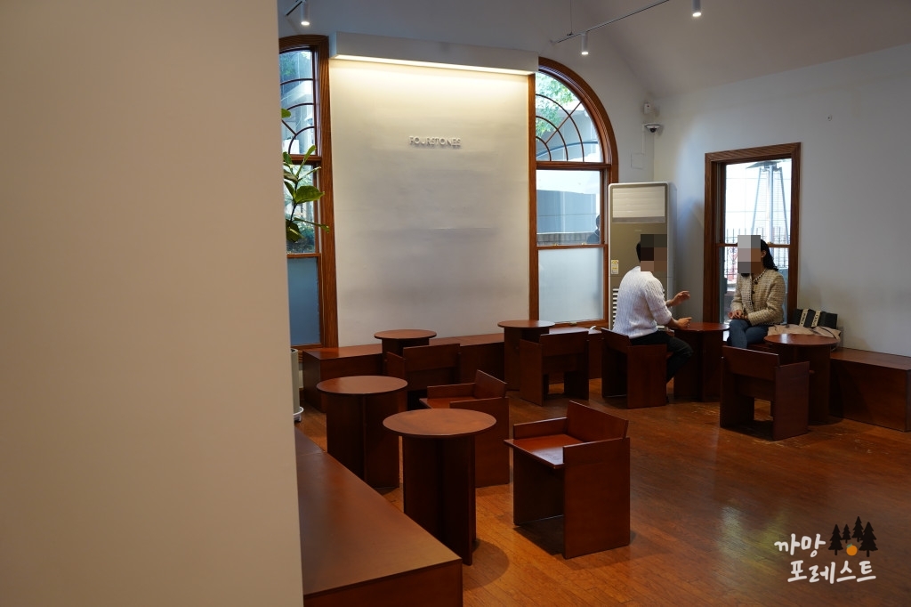 포스톤즈 커피 로스터스 내부