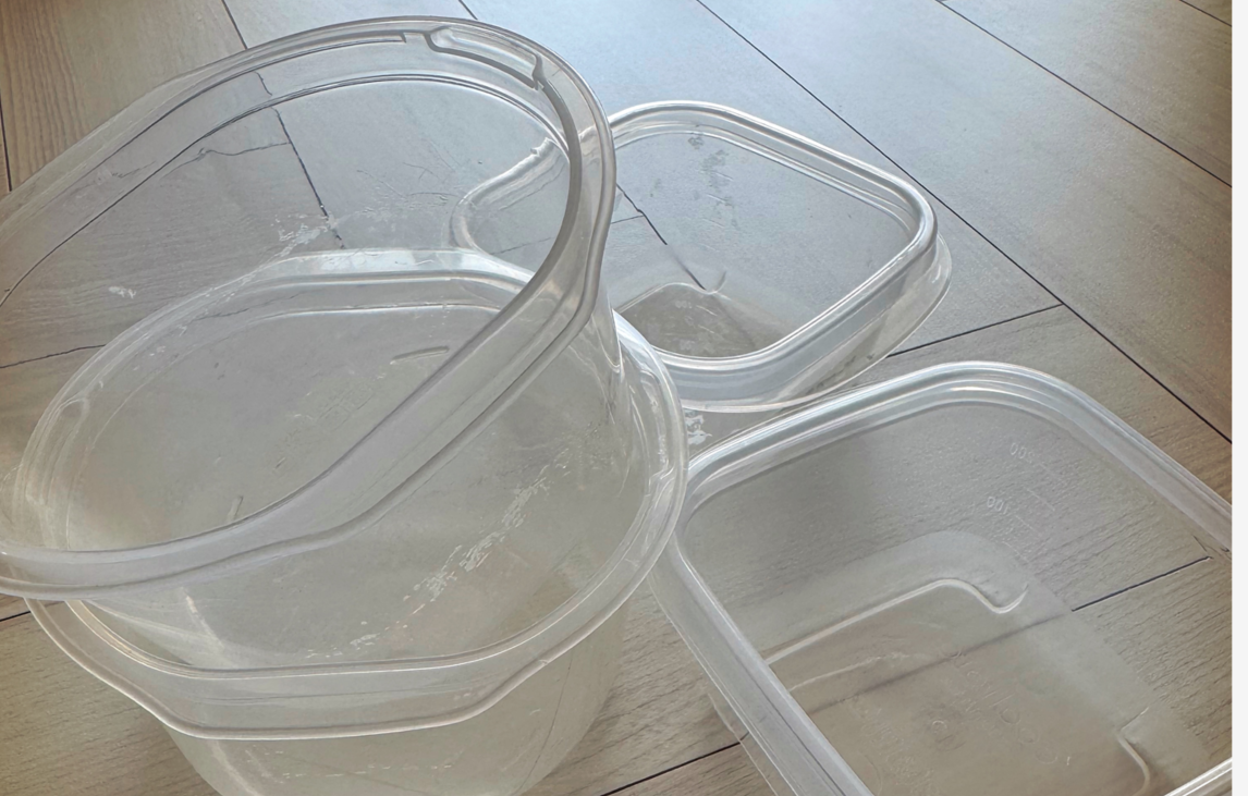 3년이 지난 플라스틱 용기