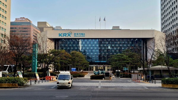 에이유브랜즈 상장 첫날 급등…왜 이렇게 주목받았을까?