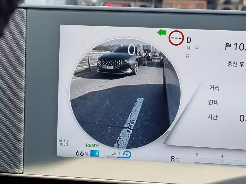 아이오닉 5의 후측방 모니터는 이렇습니다.