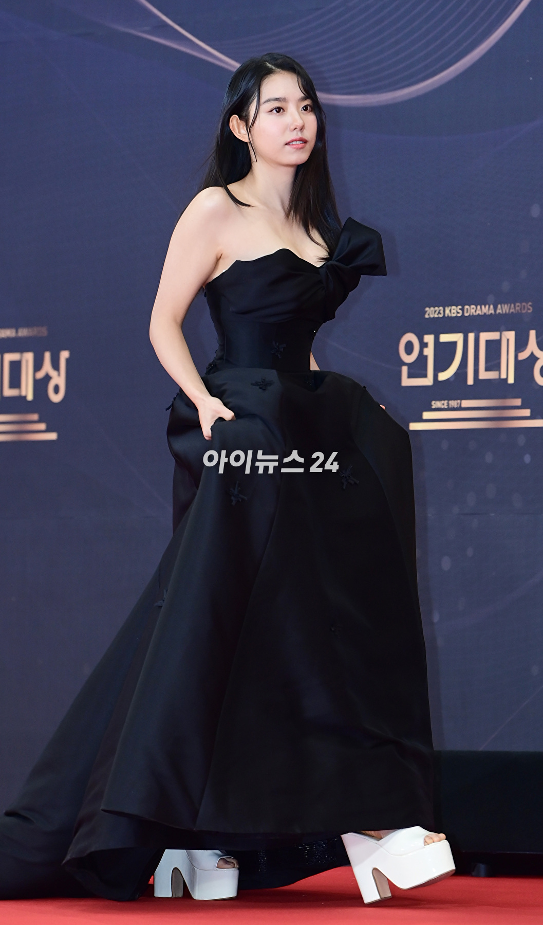 배우 김소혜가 31일 오후 서울 영등포구 여의도 KBS 신관홀에서 진행된 '2023 KBS 연기대상' 시상식에 참석하고 있다.&nbsp; [사진=정소희 기자]