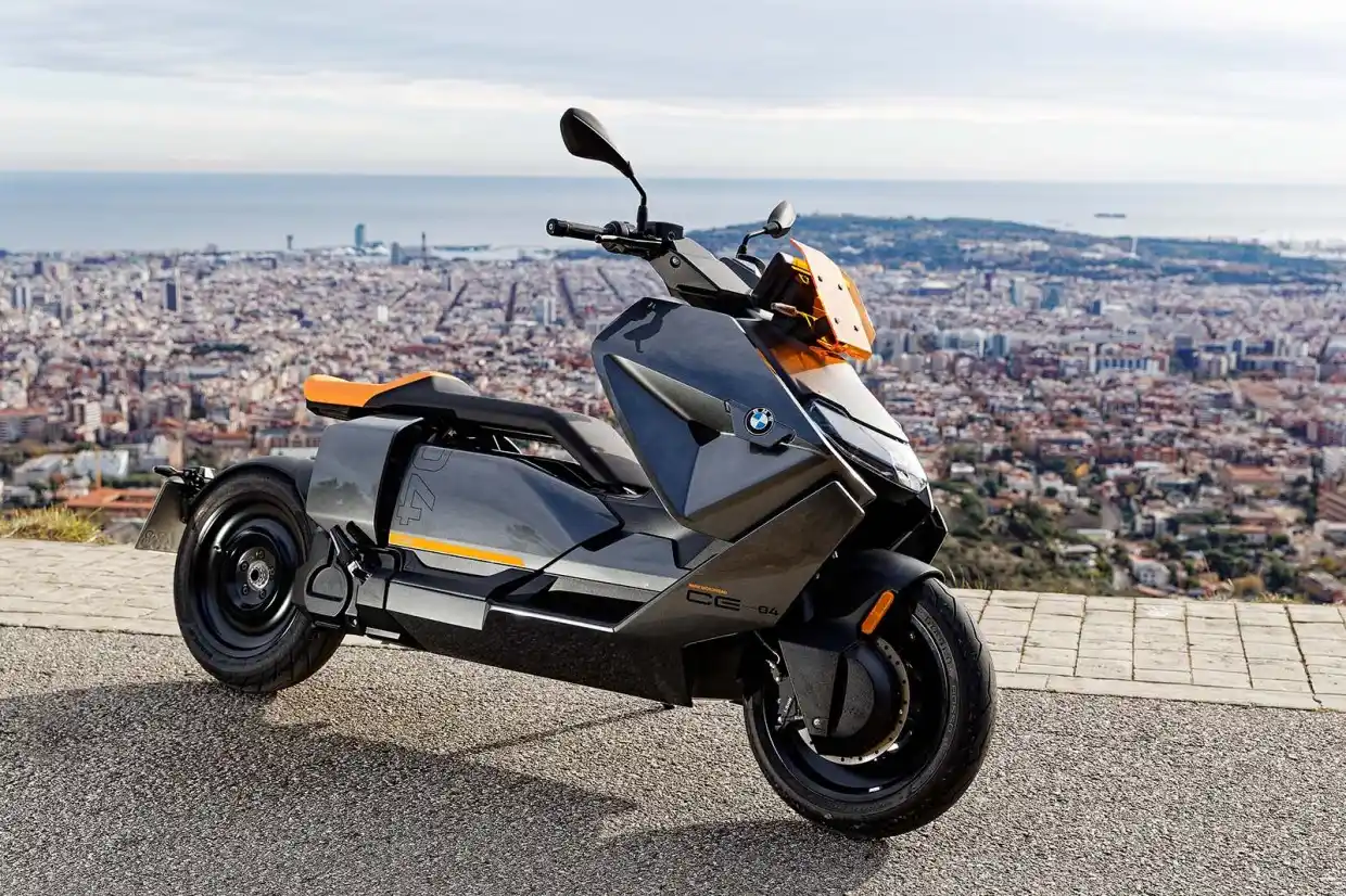 BMW ce04 가격 실구매가 모의견적 제원 옵션 카탈로그 외관 디자인 내부 색상 디자인 인테리어 편의사양 안전사양 총정리