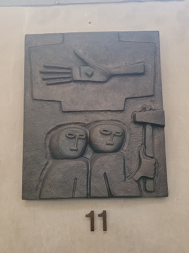 한국 천주교회 성(聖) 미술의 토착화에 헌신하신 최종태 요셉 작가님께서 만드신 십자가의 길도 아름다웠습니다. 이 분 조각 작품이 매우 독특합니다.