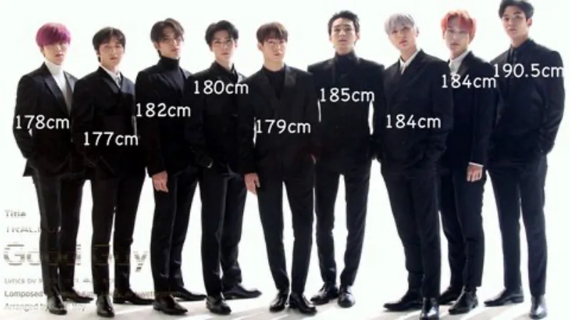 횐색을 배경으로 검은 정장을 입고 나란히 서 있는 SF9 그룹 멤버