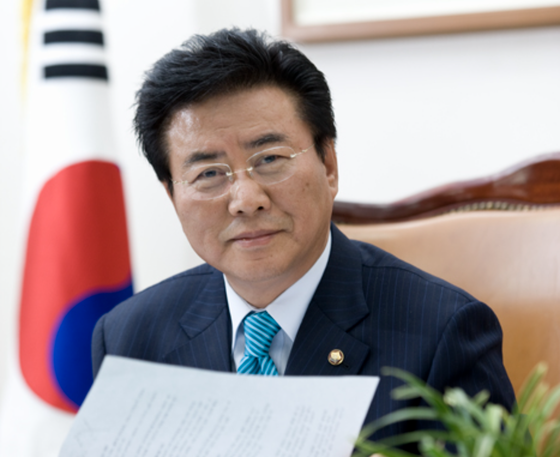 이윤성 프로필