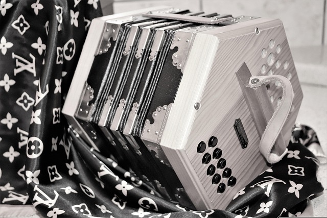 🇫🇷 루이 비통 (Louis Vuitton): 여행에서 시작된 패션 제국의 신화