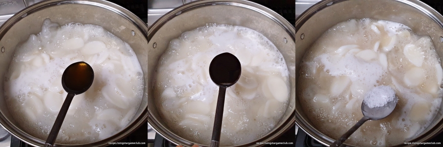 끓고 있는 떡국에 조선 간장과 전복 간장 그리고 소금을 넣는 사진