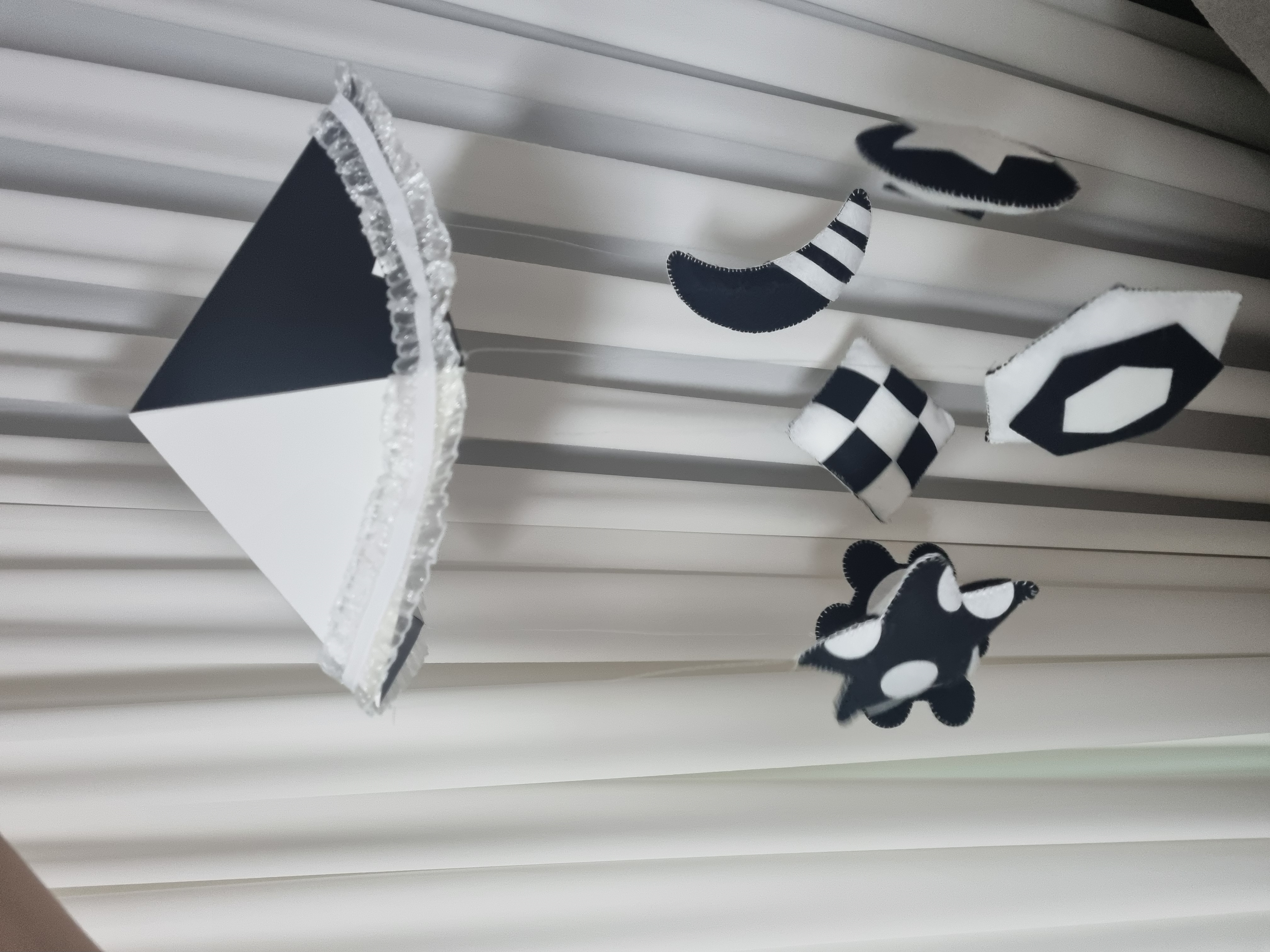 프뢰벨 DIY 흑백 모빌 만들기 완성품