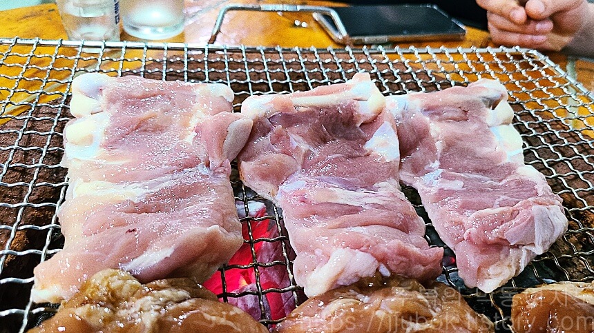 닭고집-숯불-닭갈비-소금-맛