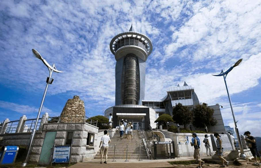 땅끝전망대 (한반도 최남단의 웅장한 바다 조망)