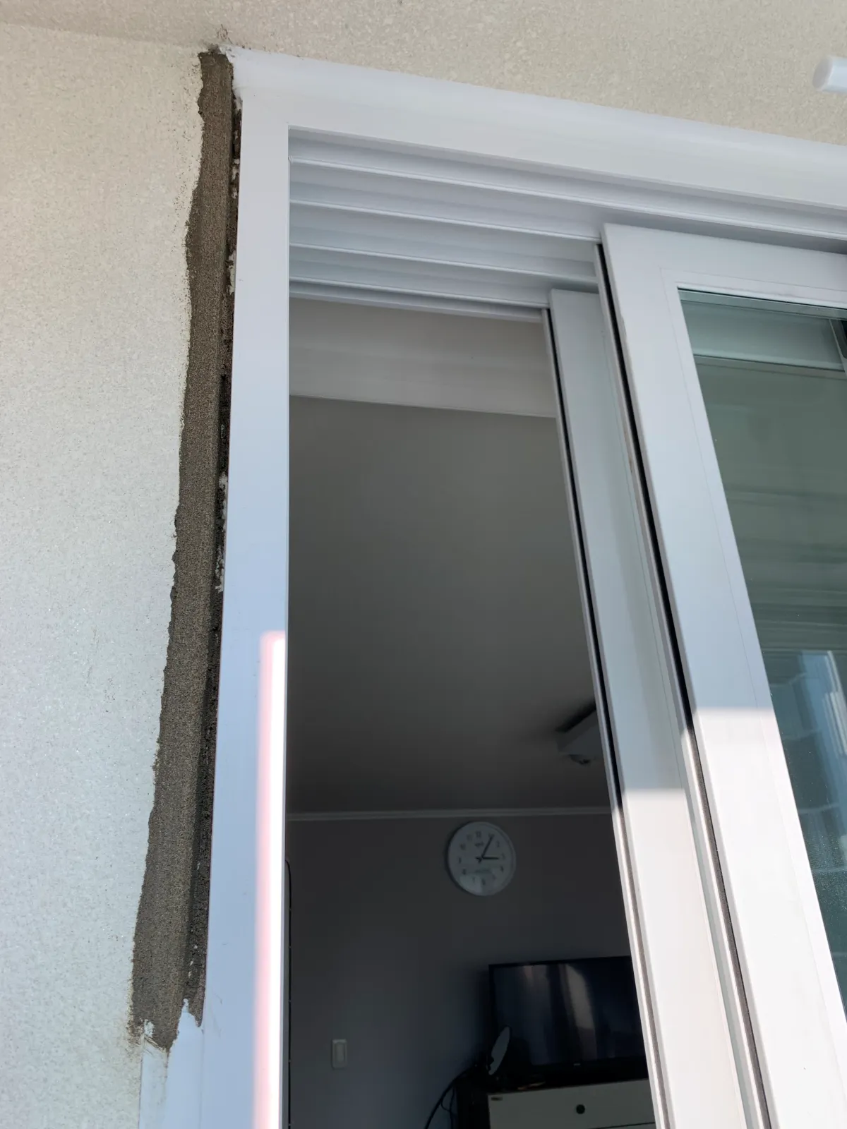 크랙이간-베란다-벽