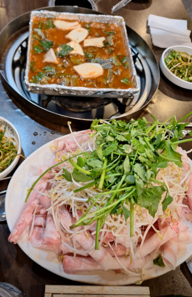 생방송투데이 12000원 찌개 구이 한상차림 외국인의 밥상 엘로디편 종로 포크랜드 정보