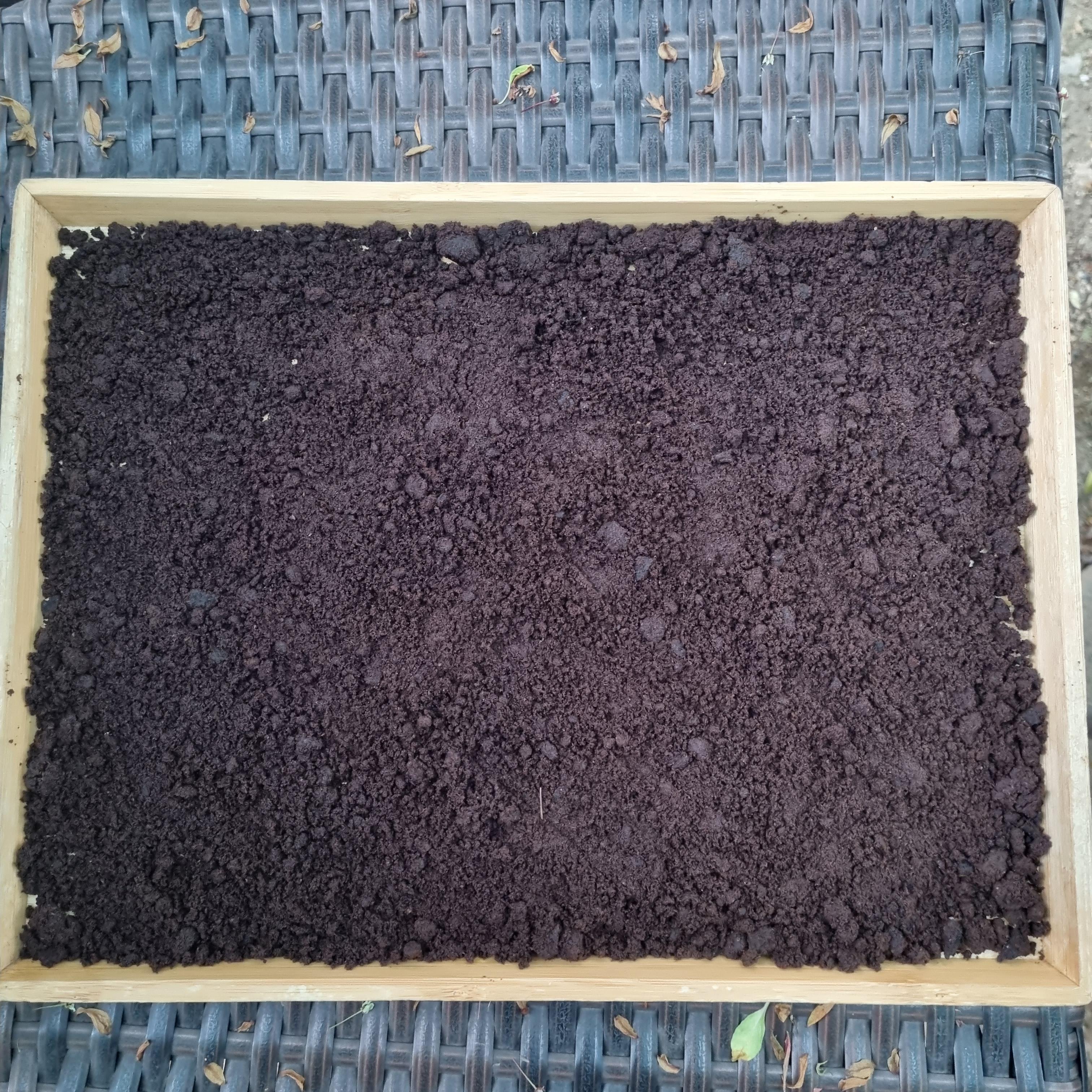 커피가루 건조시키는 사진