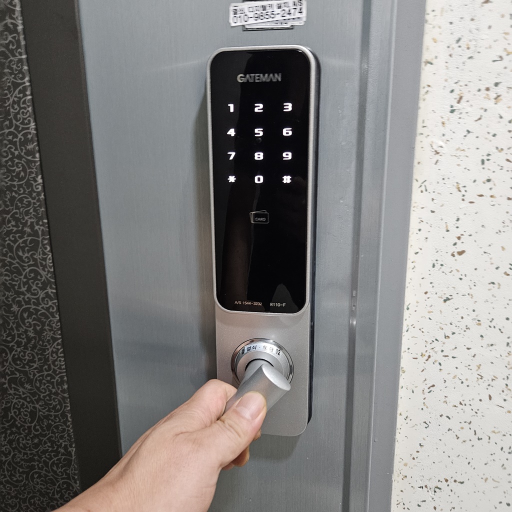 비밀번호를 몰라서 열 수 없었던 게이트맨 gateman r110-f 현관 전자 번호 도어락 디지털키 부수거나 뜯지 않고 파손 및 손상 훼손 없이 강제 개문 개방 열었어요
