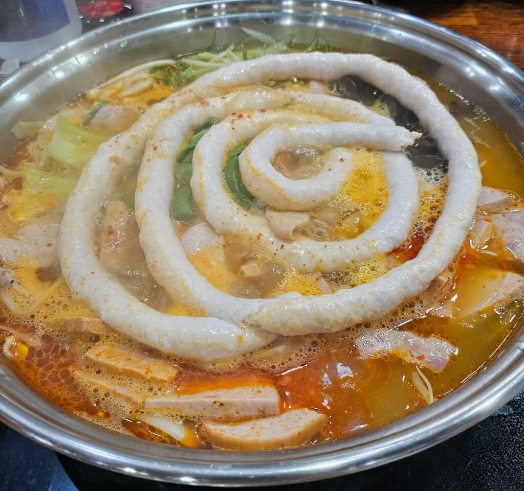 식객 허영만의 백반기행 귀궁 육성재와 함께한 춘천 밥상 춘천 부대찌개 맛집 춘천 권바우부대찌개