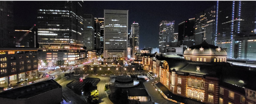 도쿄역 야경의 모습 사진