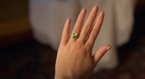 반지끼고-있는-린제이-로한