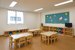 넓고 밝은 다함께 돌봄센터 교실 내부 공간 사진