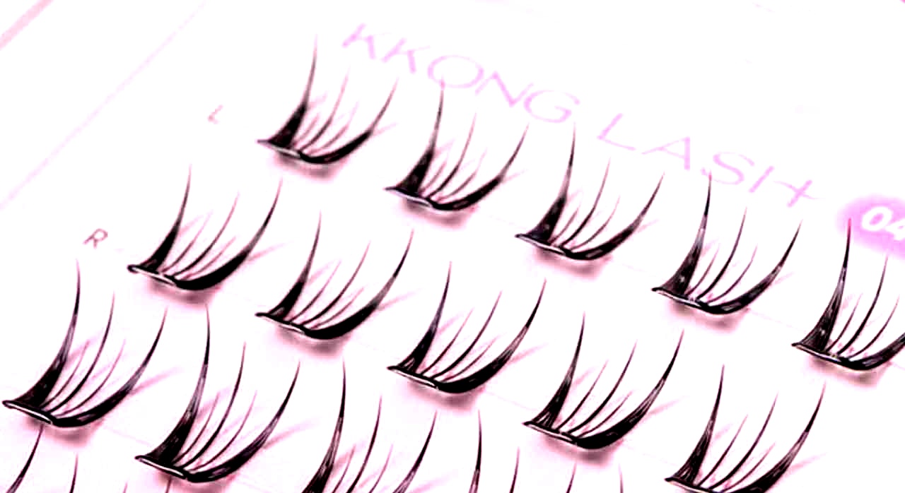 꽁래쉬 노글루 속눈썹 #4 엔젤 연출 이미지. [ⓒ다이소몰 공식 홈페이지]