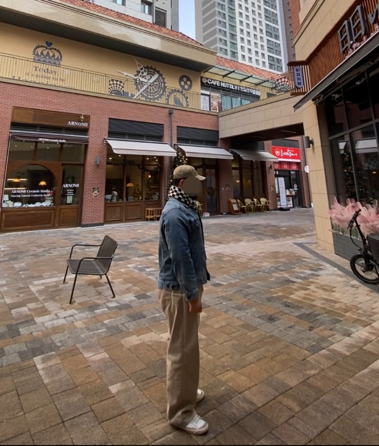 데일리룩('25. 12. 17.)폴로 더블알엘 가먼트다잉 트윌볼캡, 더매드니스 체커보드 머플러, 칼하트 빈티지 청자켓, 무신사스탠다드 가먼트다잉 데님팬츠, 나이키 블레이저로우 77