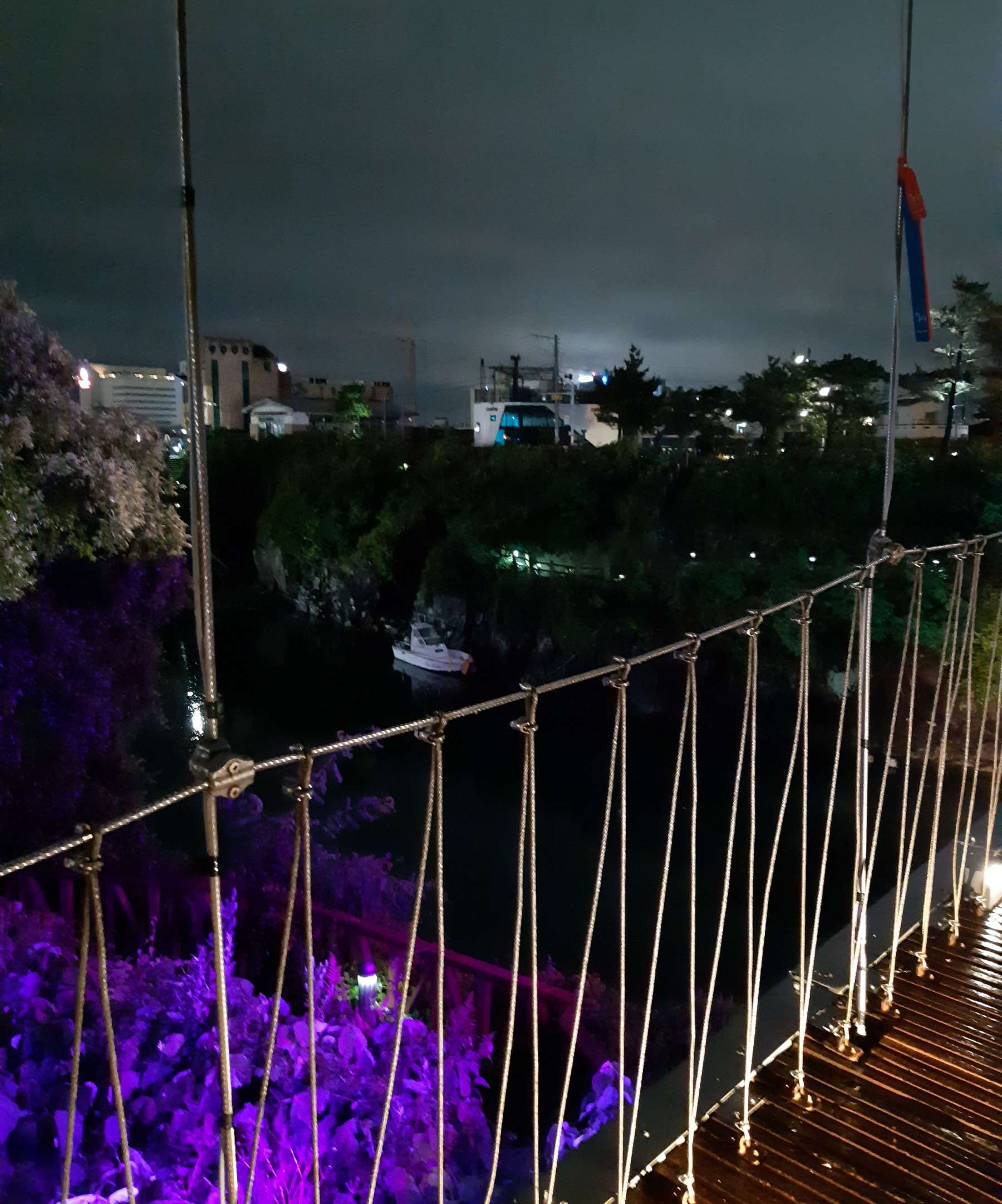 용연구름다리 아래