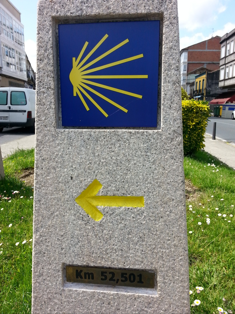 산티아고 길을 안내하는 이정표