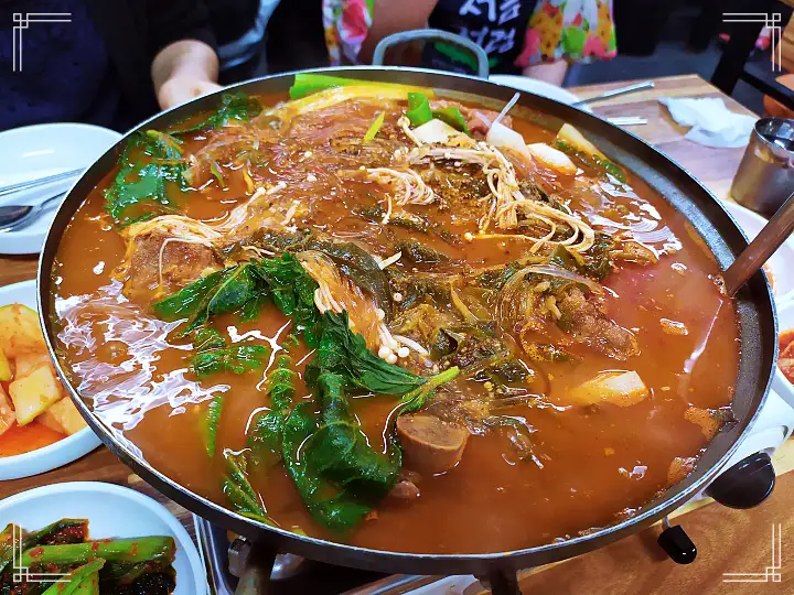 생방송오늘저녁 영등포구 당산역 잊을 수 없는 추억의 맛 감자탕 맛집 추천