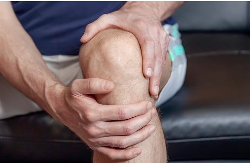 무릎 통증, 50대 이상 64%가 겪는 이유는?