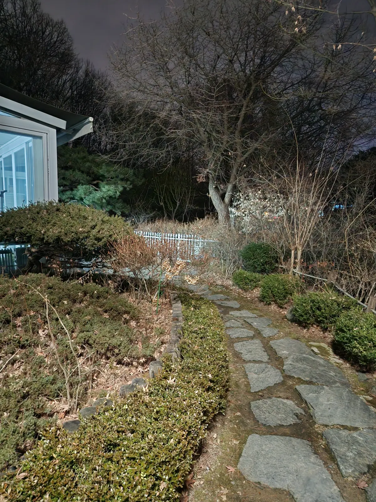 의정부-사골-칼국수-맛집-밀가마-국시집-매장-옆-자연의-향기를-느낄수-있는-산책-공간