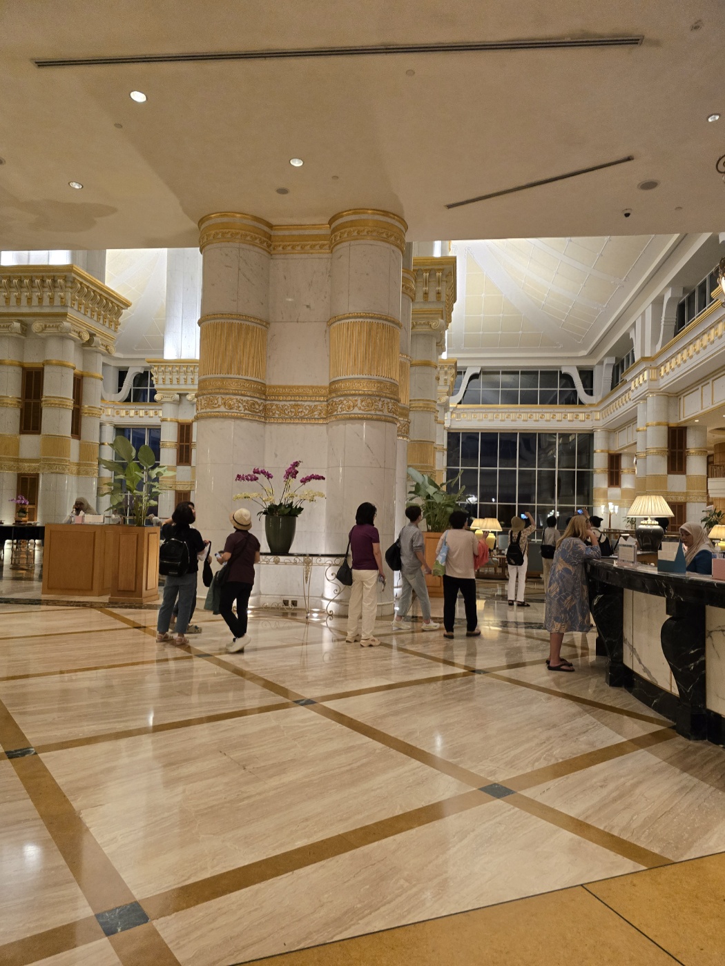 엠파이어 호텔 로비 데스크 이미지