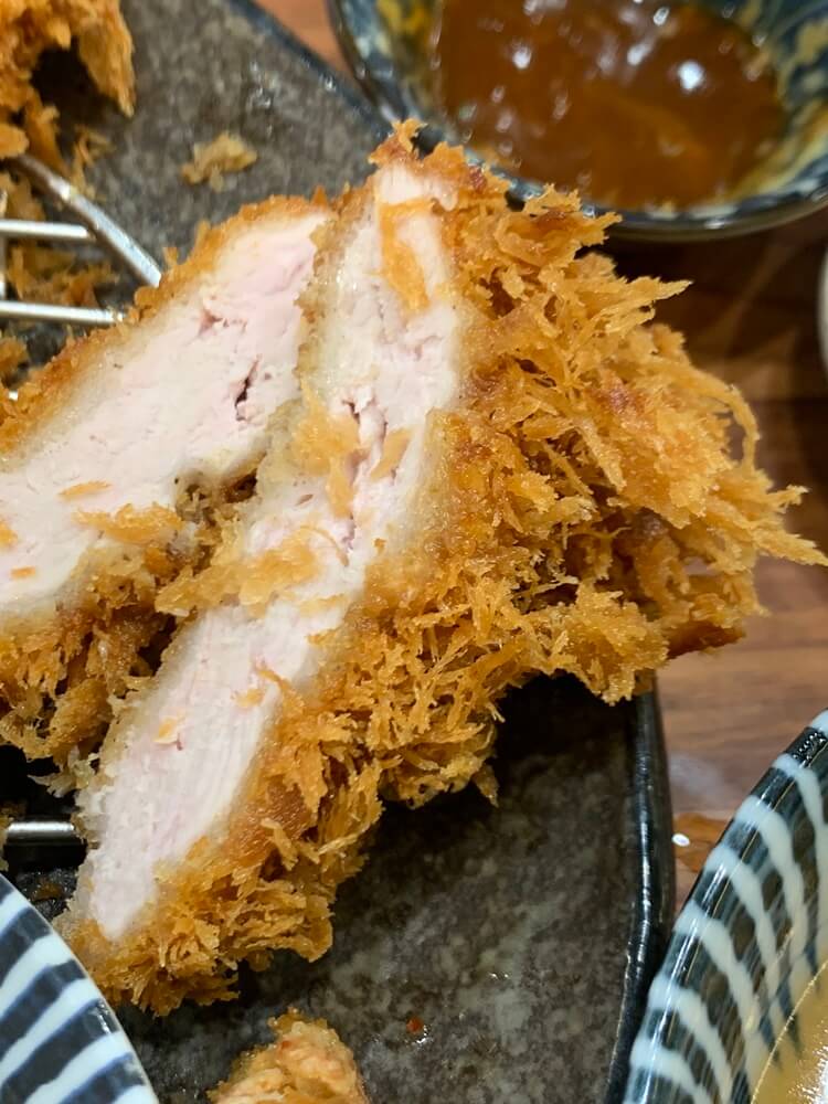 튀김 결이 살아있는 등심카츠