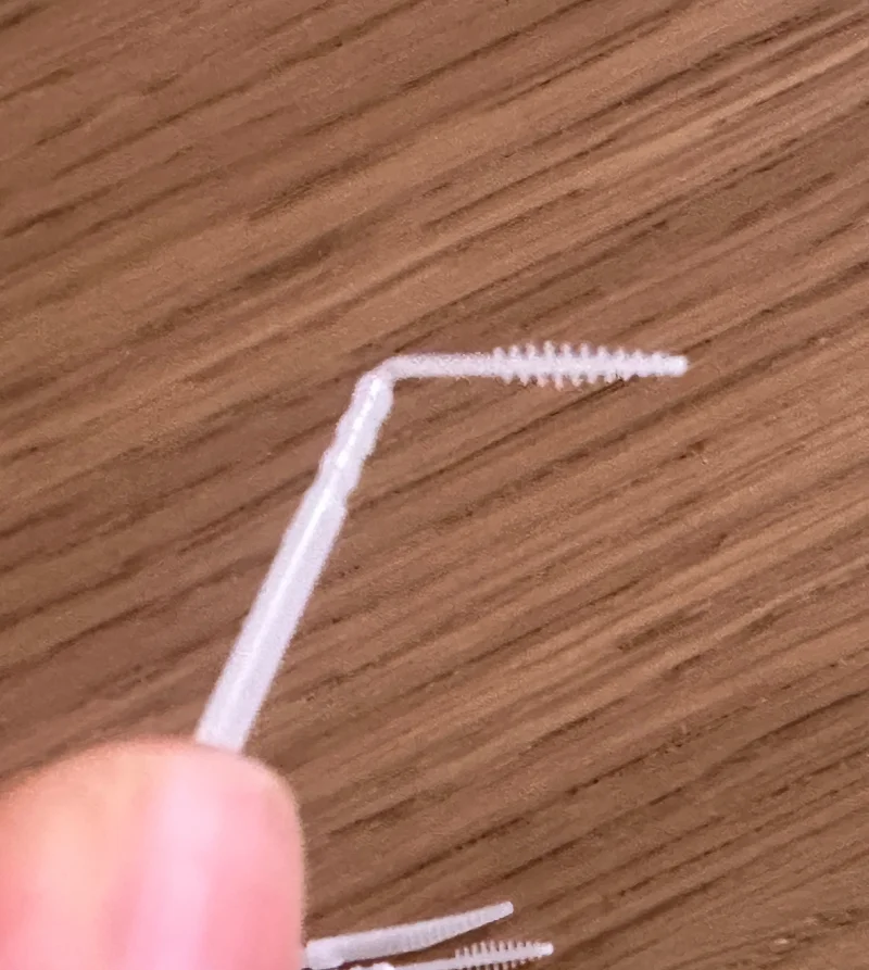 올바른 치간칫솔 사용법