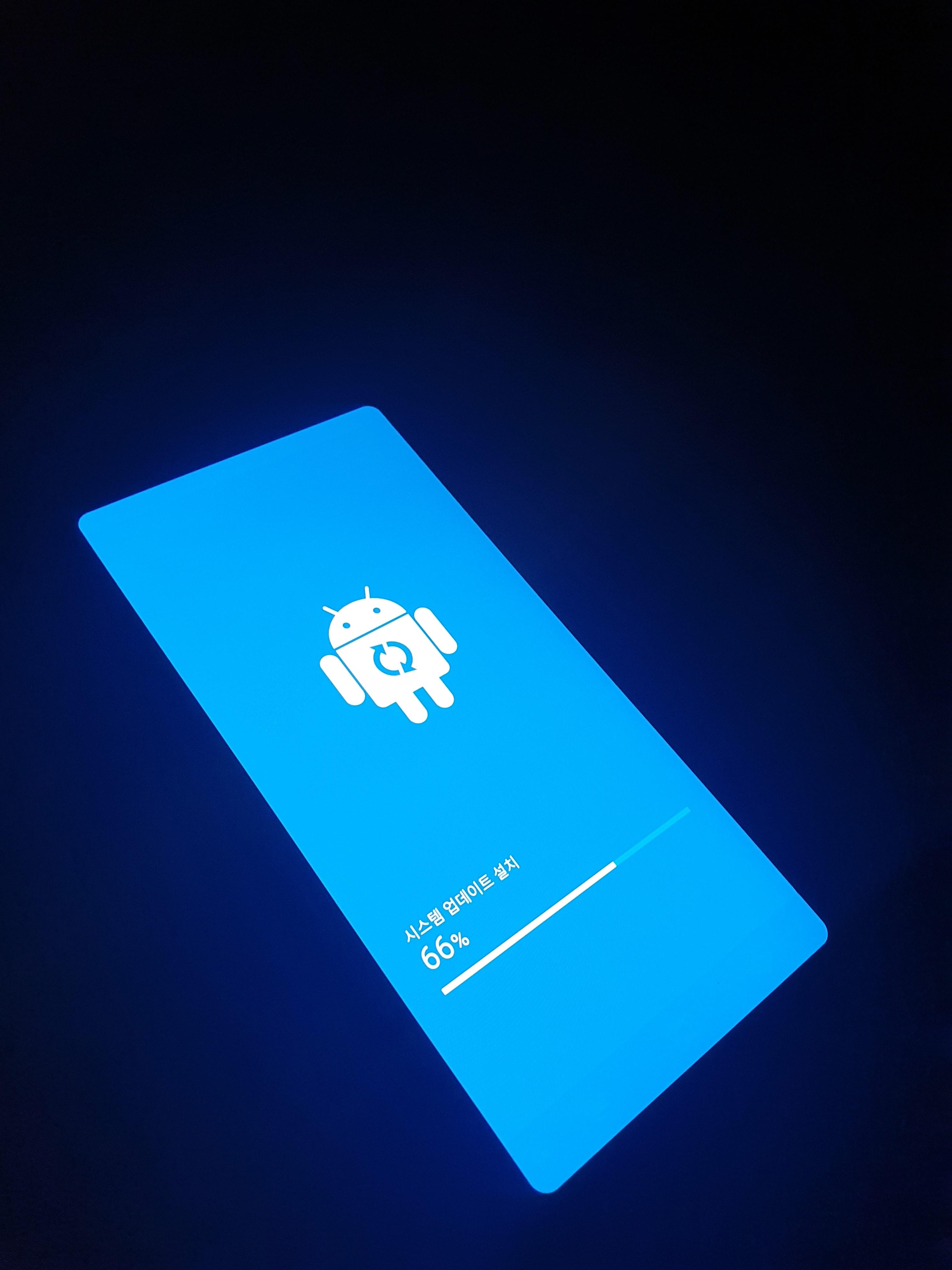 갤럭시 A8 2018 초기화중 사진