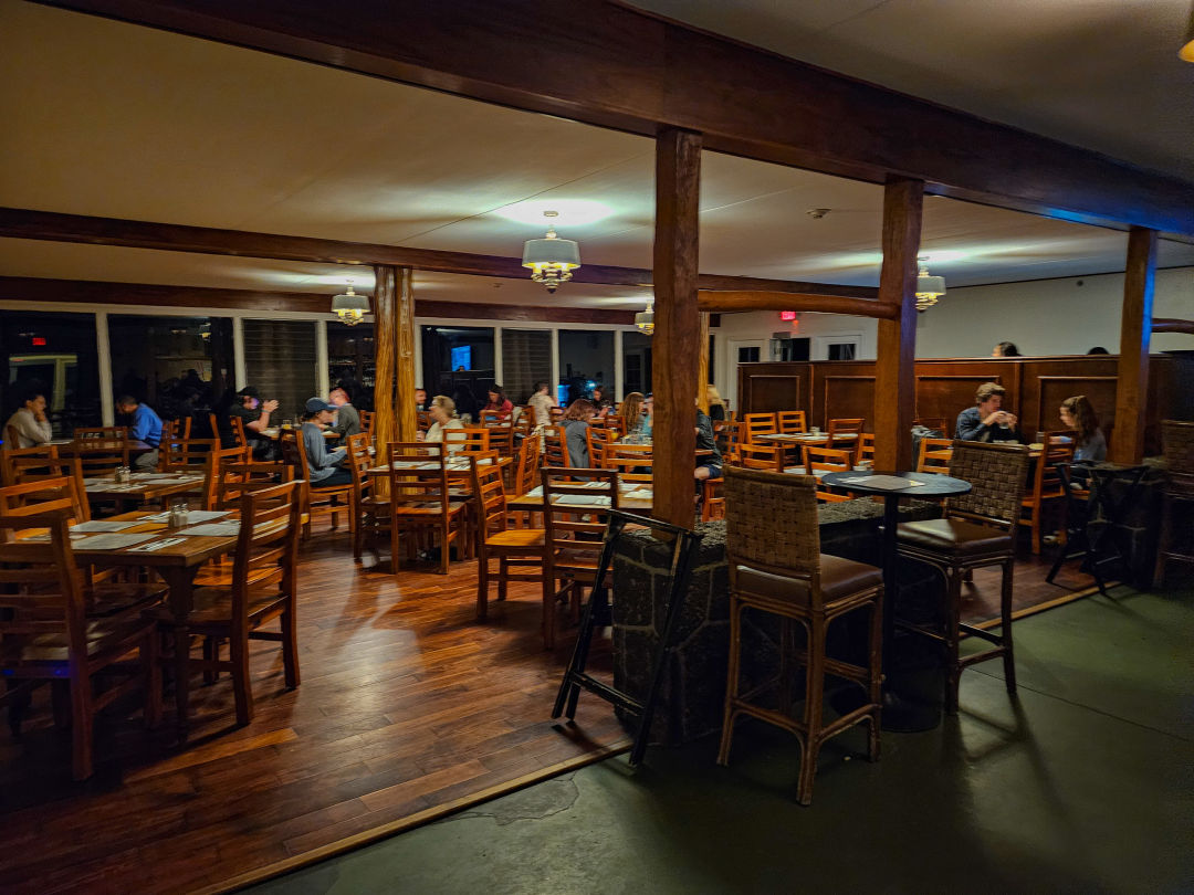 볼케이노 하우스 식당 내부