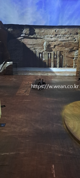 피라미드 이미지에요.