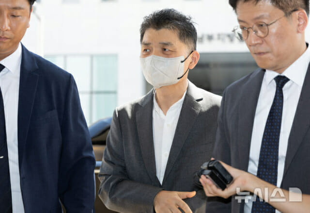 김범수 카카오 창업자가 29일 서울남부지방법원에서 결심공판에 참석하고 있다.