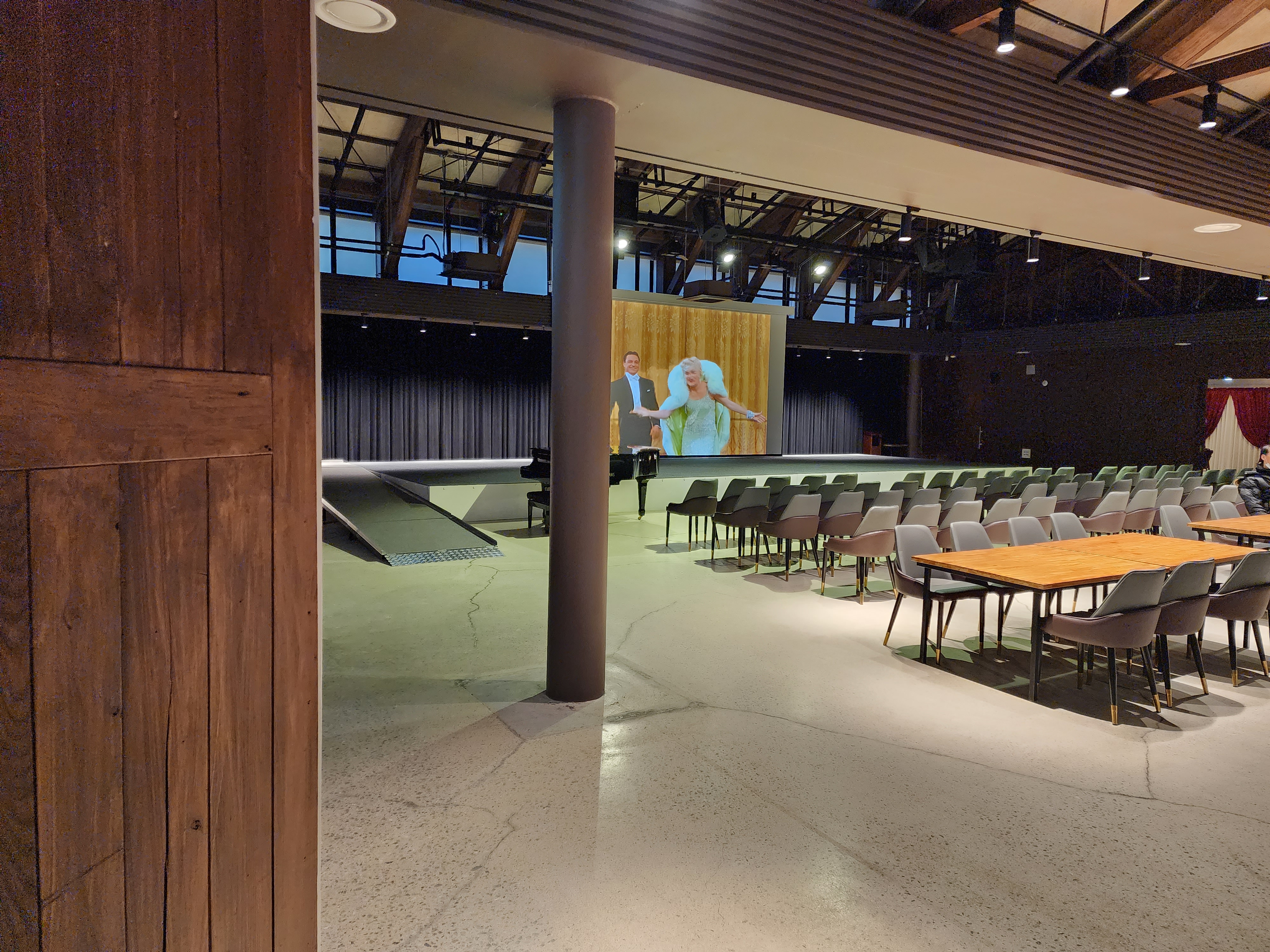 헤이다 카페 무대공간