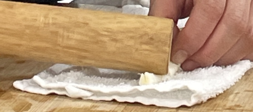 한식조리기능사 실기시험 준비 - 더덕구이 - 밀대로 두드리기