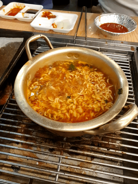 관저동 무한리필 조개구이집 끝내주는 신라면으로 후식해야죠! ^^