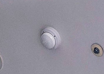 천정에-설치된-화재감지기