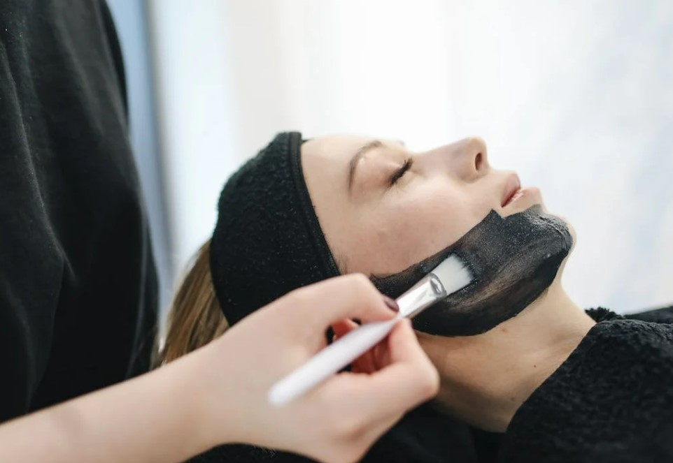 모공 축소 방법|넓어진 모공 잡는 과학적 루틴 7단계