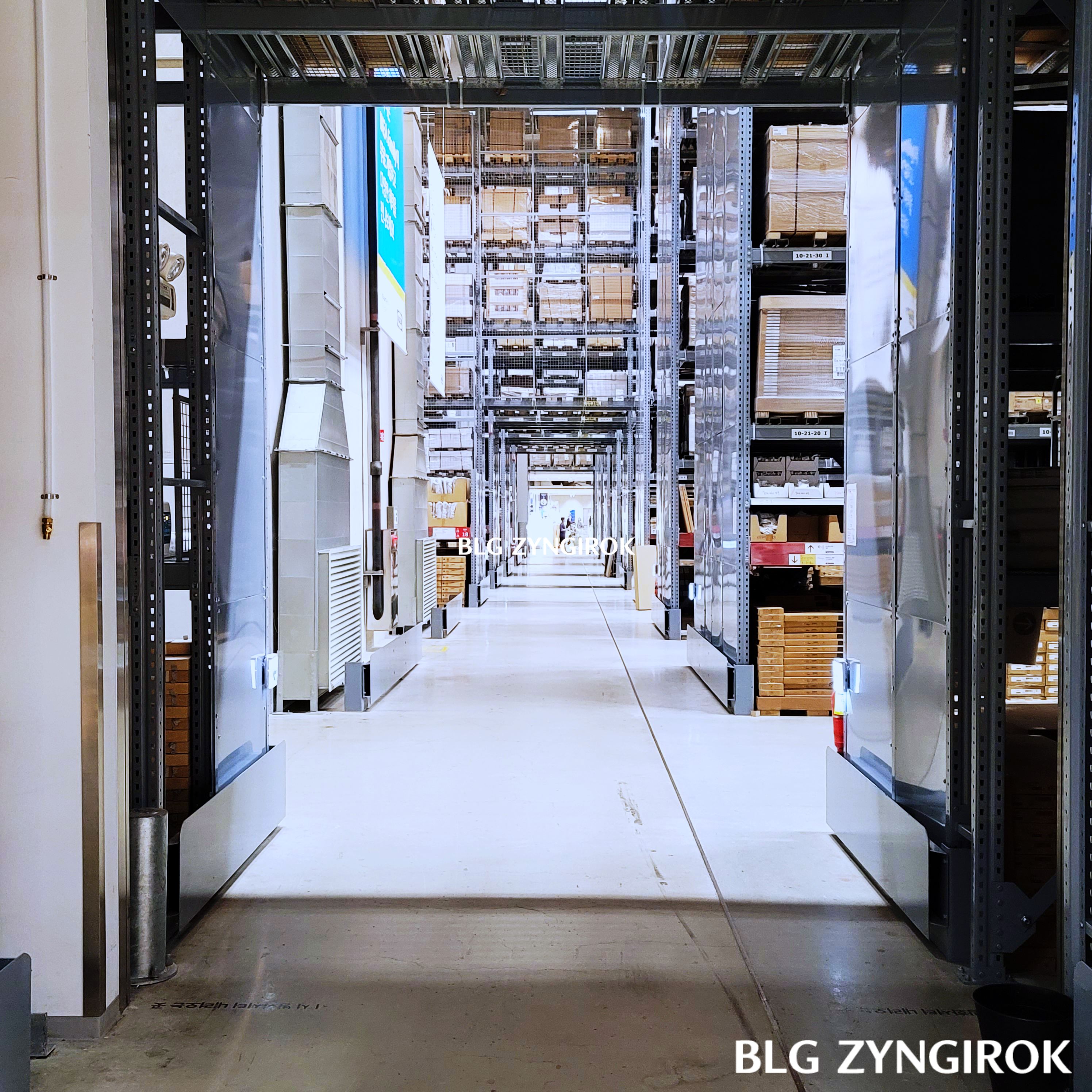 이케아-1층에-쌓여있는-제품들-모습이다.