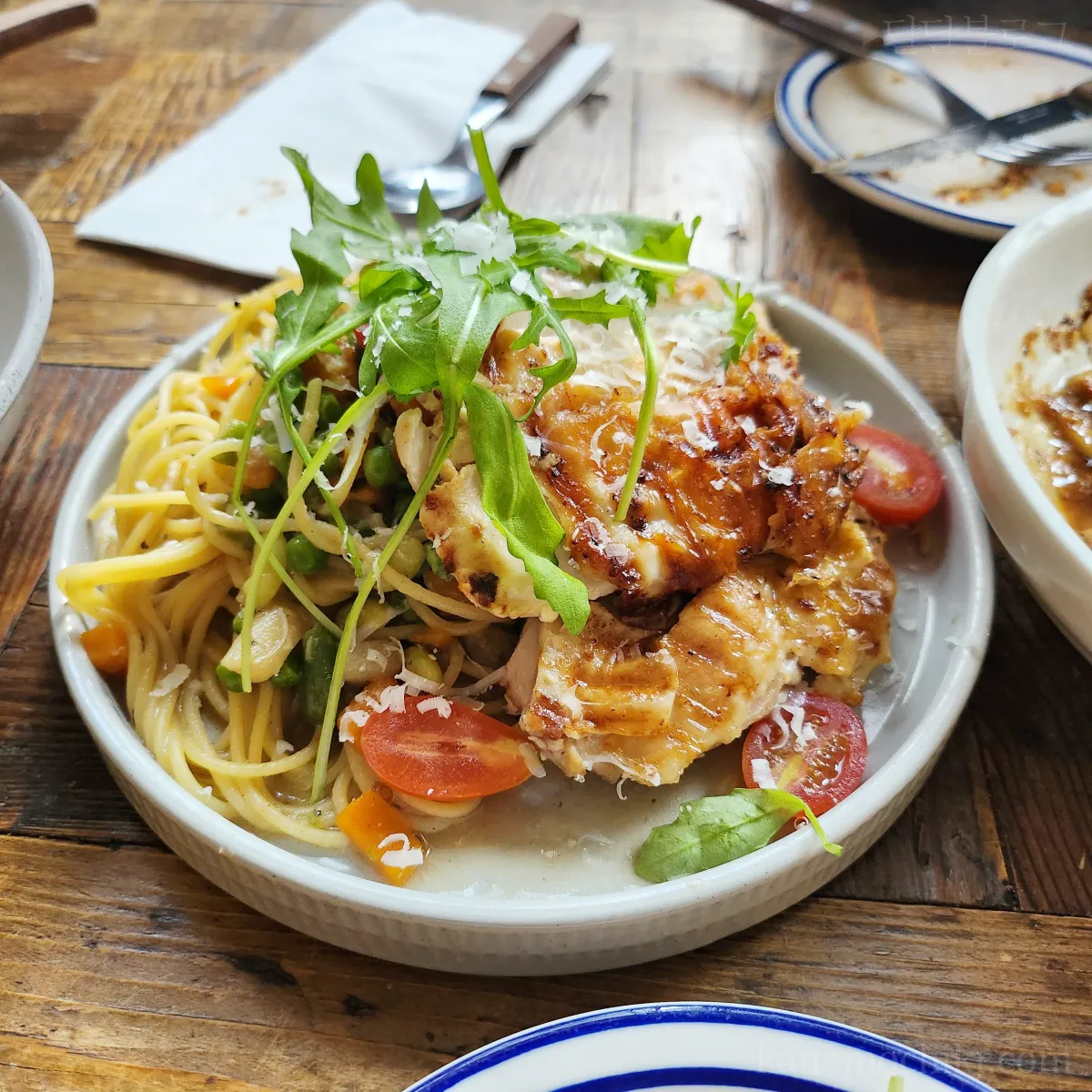 성수로운-치킨-파스타